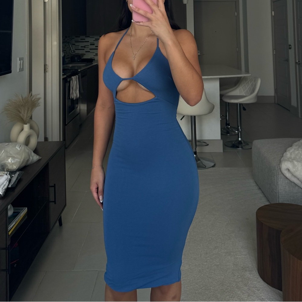 Oh Polly Cut out Halter neck Midi dress in blue - Size 4